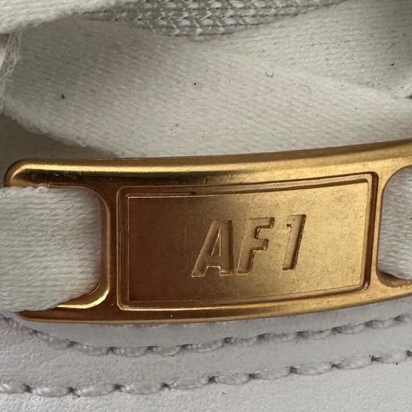 NIKE Air Force 1 High - Picture 6 of 10